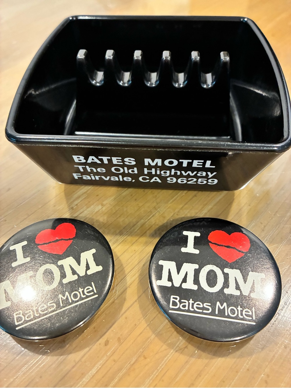 Vintage BATES MOTEL Ashtray, PYSCHO, NWOT, MINT, + 2 Magnets, Universal Studios,